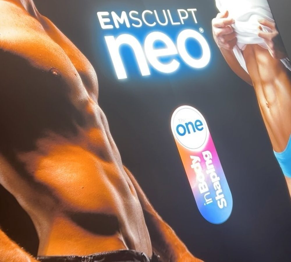 BTL EMSCULPT NEO cihaz ekranı ve kas görseli — RL Beauty Lounge Ankara